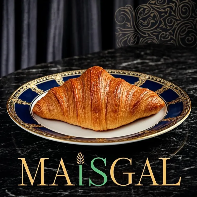 Croissant de Maïs d'Or · Pièce Individuelle — Maison Boulangerie & Pâtisserie Prestige